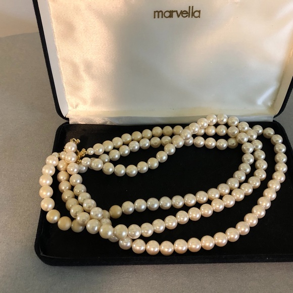 Marvella Jewelry - Marvella 3-strand set of pearls